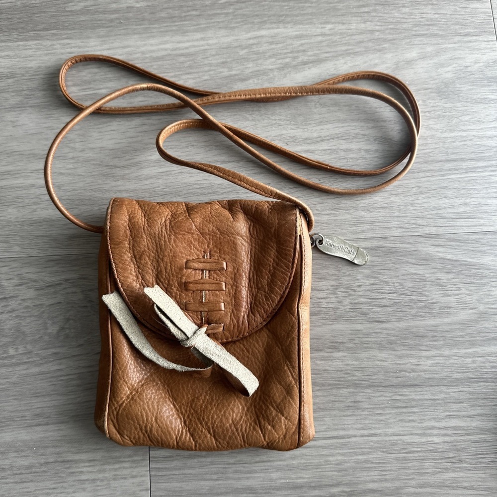 Kenneth Cole Leather Crossbody Purse Tan Outside zipper pocket Small